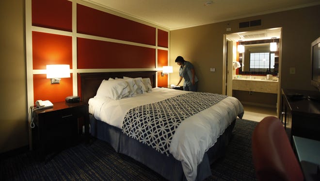 635521811683450009-XXX-Hotelindustry003 Hospitality Staff Rapid Emergency Response System
